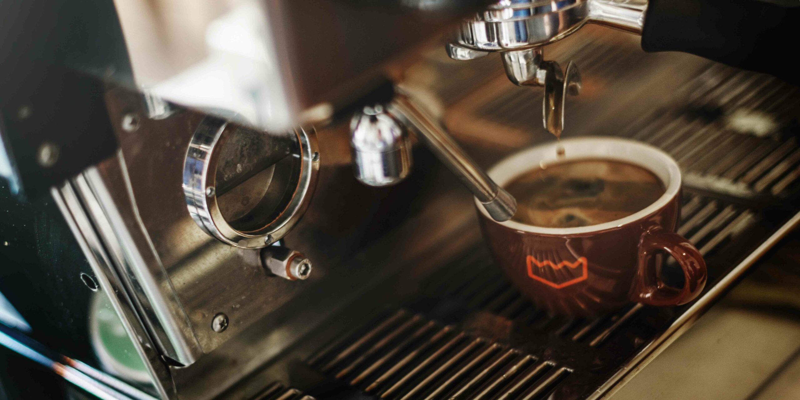 taza de cafe con icono del branding